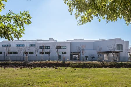Yue & Yue: Yue Art Museum + Yue Equestrian Hall